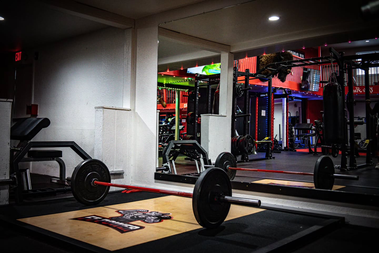 Barbell and lifting platform in the FT Power Gym free-weight area